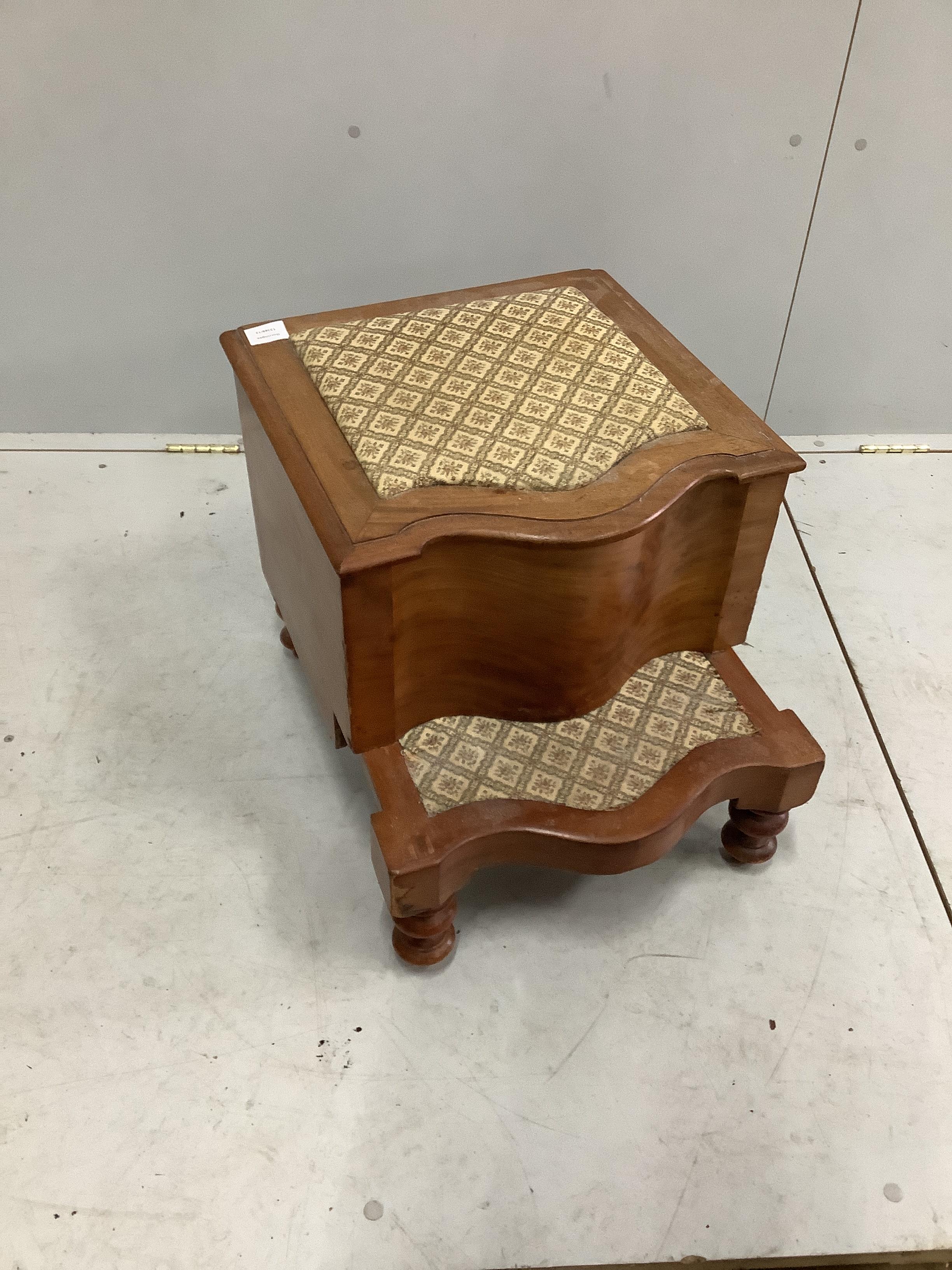 A Victorian mahogany serpentine commode, width 44cm, depth 41cm, height 43cm